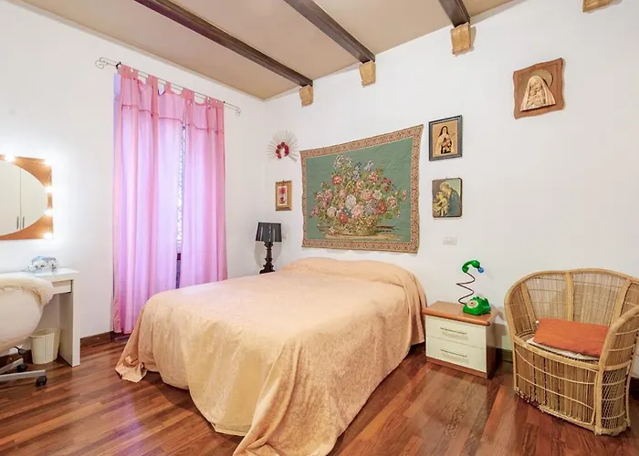 Apartment Artistic Colorful Vatican Museums *