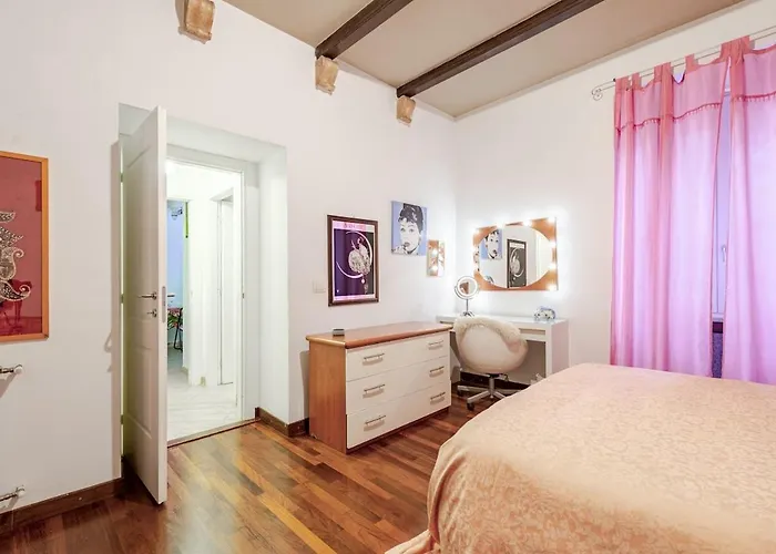 Apartment Artistic Colorful Vatican Museums