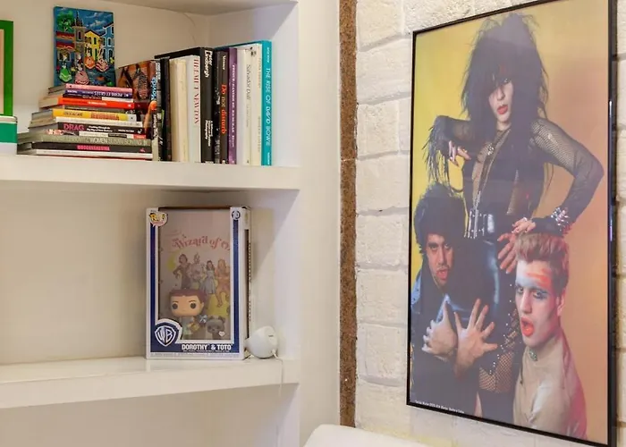 Artistic Colorful Vatican Museums Apartment Rom