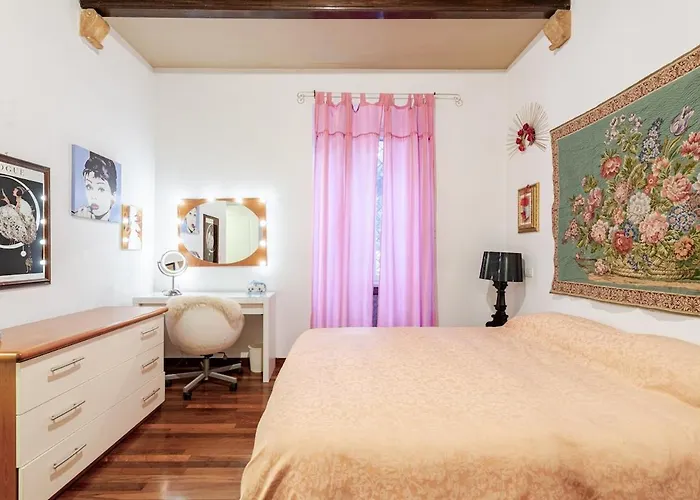 Apartment Artistic Colorful Vatican Museums *